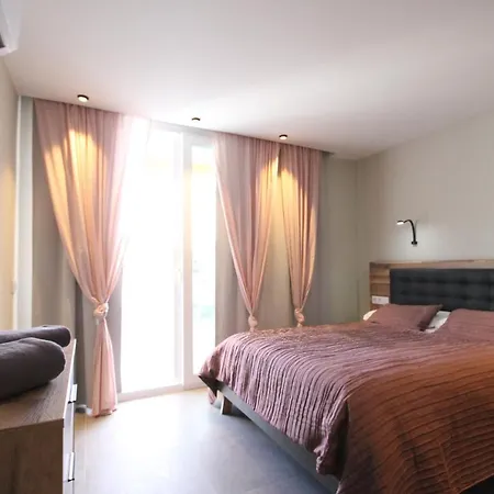 Azahara Sunrises, Cristianos Apartment *